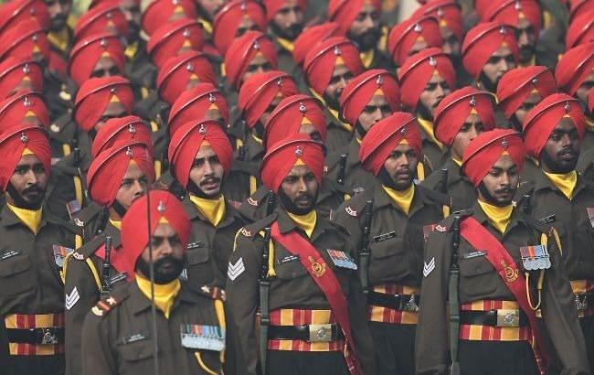 <p>Demiryolları Bakanlığı'ndan sorumlu Devlet Bakanı Hanif Abbasi bugün yaptığı açıklamada Pakistan Ordusu'nun gerektiğinde askeri teçhizatın hızlı bir şekilde taşınmasını sağlamak üzere tüm istasyonların kontrolünü ele aldığını duyurdu.</p>
