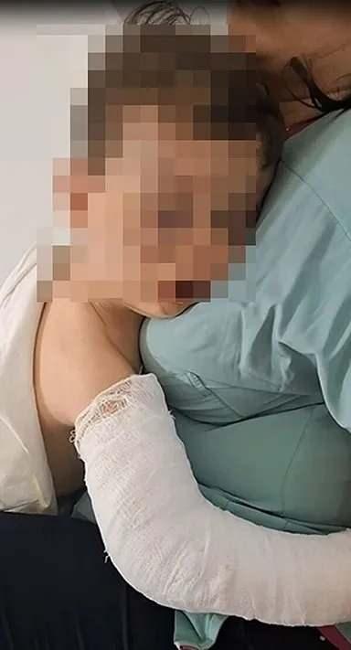 <p>Satı Buse D., dün sabah komşularına, oğlu A.K.'nin Danış tarafından darbedildiğini söyleyerek yardım istedi.</p>
<p> </p>