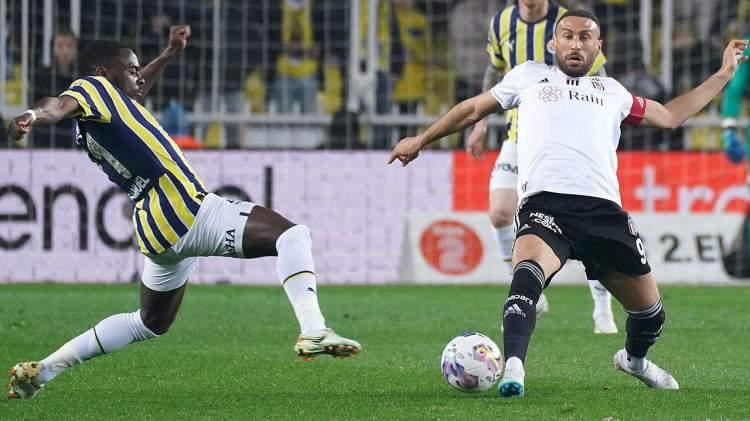 <p>Beşiktaş, 2000'li yılların başında ezeli rakibinin sahasında üstünlük kurarken, 17 Nisan 2005'te aldığı 4-3'lük galibiyetinin ardından 15 yıl bekledi. Bu süreçte Kadıköy'de oynanan müsabakalarda Fenerbahçe 11 galibiyet, 7 beraberlik aldı ve mağlubiyet yaşamadı.</p>