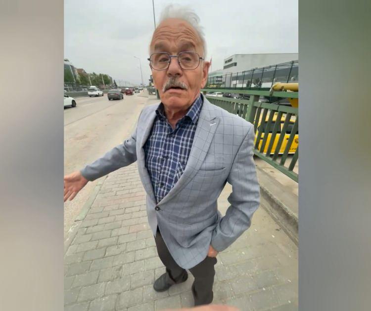 <p>Kalabalık nedeniyle eşini otobüste unutan Akgül'ün yaşadığı panik, torunu Gürhan Akgül (17) cep telefonuyla görüntüledi. </p>