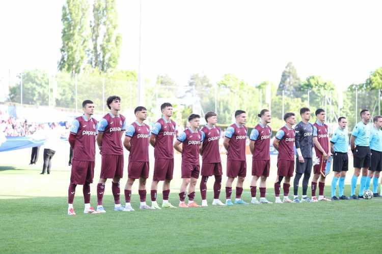 <p>Trabzonspor, UEFA Gençlik Ligi'nde final oynayan ilk Türk takımı oldu.<br />
<br />
Trabzonspor takımına birçok yerden tebrik mesajı geldi</p>