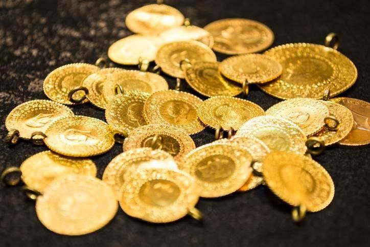 <p>ABD’den beklenmedik güçlü istihdam verisi<br />
ABD'de açıklanan tarım dışı istihdam verisi, ekonomideki güçlenmenin devam ettiğini gösterdi. Nisan ayında 177 bin kişilik istihdam artışı gerçekleşti ki bu rakam beklentilerin üzerinde geldi. Ancak uzmanlar verinin geriye dönük olduğuna ve Trump’ın belirsiz gümrük politikalarının henüz tam etkisinin yansımadığına dikkat çekiyor.</p>
<p> </p>