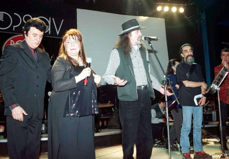 <p><strong><span style="color:rgb(178, 34, 34)">"ÇOK YAKINDA ÖLECEĞİM"</span></strong></p>

<p><strong>Eşine ithafen yazdığı mektupta Karaca, şu satırları paylaşmış;</strong></p>

<p> </p>
