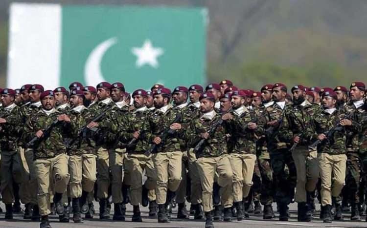 <p>Deshmukh Pakistan ordusunun gücünü şu sözlerle özetledi;</p>
<p>Pakistan'ın ordu, deniz kuvvetleri, hava kuvvetleri ve diğer güçlerden oluşan silahlı kuvvetleri, nükleer caydırıcılık ve asimetrik savaşa güçlü bir şekilde odaklanan bölgesel bir askeri güç.</p>