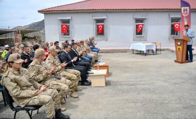 <p>Anma programı, Kur'an-ı Kerim okunması ve dua edilmesinin ardından son buldu.</p>
