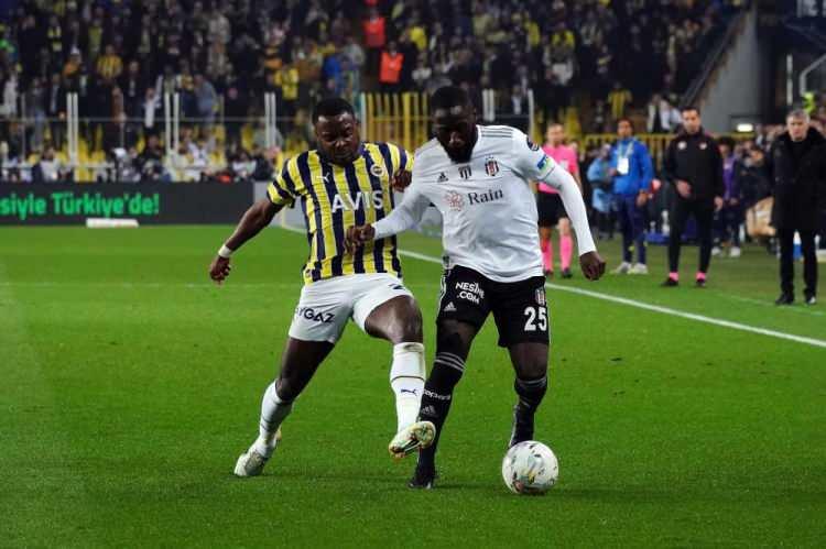 <p>İki ezeli rakibin Kadıköy'de oynadığı son 10 lig maçında ev sahibi 5 galibiyet alırken, konuk ekip de 2 kez kazandı. 3 mücadele ise berabere tamamlandı. Fenerbahçe ile Beşiktaş arasında Kadıköy'de oynanan son 10 derbinin sonuçları şöyle:</p>