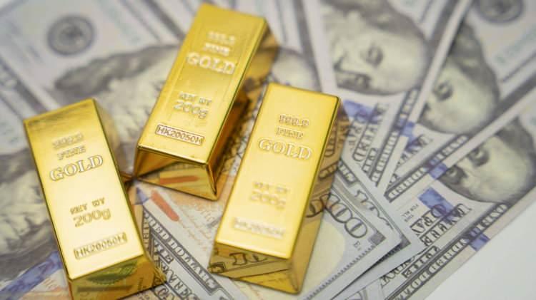 <p><strong>Cavatoni</strong>, Çin’in hem bireysel yatırımcılar hem de devlet kurumları üzerinden son 15 yıldır aktif biçimde altın alımı yaptığını ancak ticaret ve çatışma kaynaklı endişelerin bu eğilimi Trump döneminden itibaren ciddi biçimde artırdığını vurguladı. Çin, Trump yönetiminin küresel ticaret dengesini ABD lehine çevirmeye yönelik çabalarının ana hedefi olmuştu. </p>
