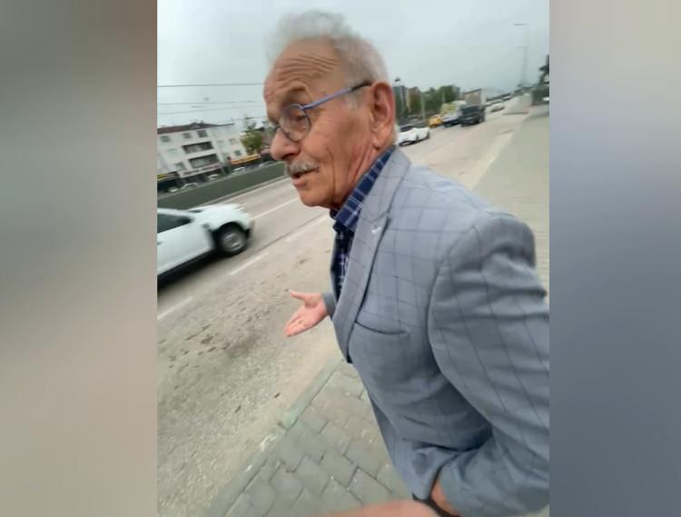 <p>Bursa'da Hasan Akgül (75), hastane dönüşü bindiği belediye otobüsünden indiğinde eşi Saadet Akgül'ü (68) yanında göremeyince panik yaşadı. </p>