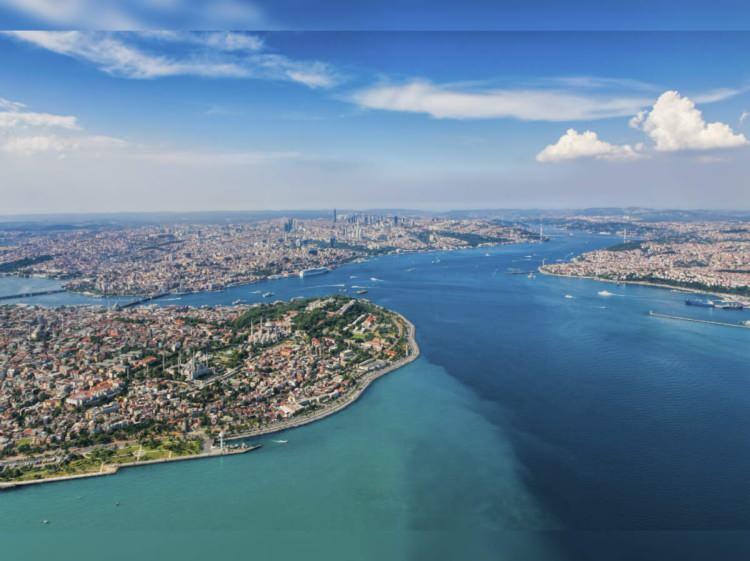 <p><span style="color:#B22222"><strong>İSTANBUL'UN ZEMİN HARİTASI DEPREM İÇİN NE DİYOR?</strong></span></p>
<p> </p>
<p>Kandilli Rasathanesi Deprem Araştırma Enstitüsü işbirliğinde hazırlanan "İstanbul İli Olası Deprem Kayıp Tahminlerinin Güncellenmesi Projesi/2019" verileriyle oluşturuldu. Araştırma kapsamında her bir ilçe için detaylı bir kitapçık hazırlandı. </p>