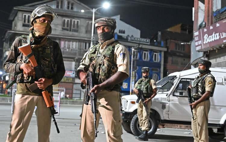<p>Her istasyonda özel “ askeri masaların ” kurulduğunu belirten Abbasi, Pakistan Demiryolları bünyesindeki tüm lojistiğin artık tamamen silahlı kuvvetlerin kullanımına sunulduğunu teyit etti.</p>
