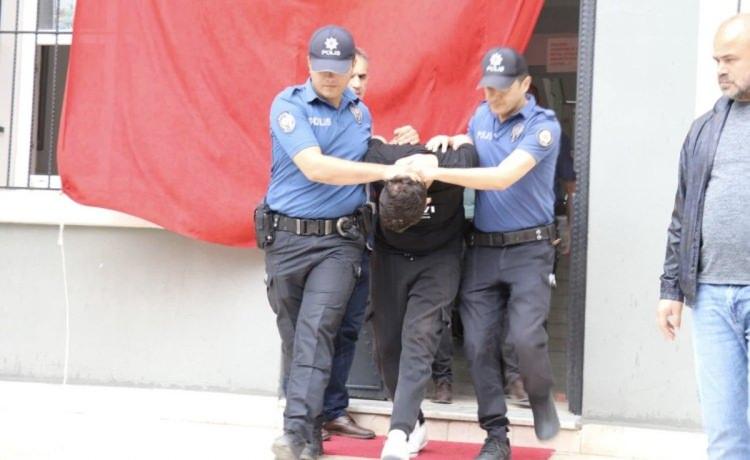 <p>Hastanede tedaviye alınan A.K.'nin ağladığı sırada hemşirelerin onu teselli etmeye çalıştığı anlar da cep telefonu ile görüntülendi.</p>
<p> </p>