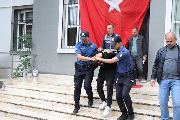 <p>Öte yandan, anne S,B.D.’nin ise koruma altındaki çocuğun bakım ihtiyaçlarından dolayı yanında bulunduğu, adli sürecin ise ileriki günlerde sürdürüleceği öğrenildi.</p>