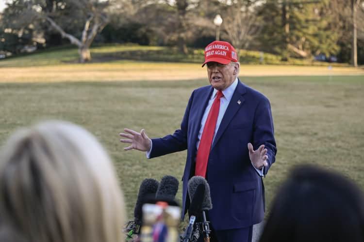 <p><strong>"TRUMP'IN YAKLAŞIMI CEHALETİN GÖSTERGESİ"</strong></p>
<p>Donald Trump’ın geçmişte Hindistan-Pakistan gerilimine dair, “Onlar bin yıldır savaşıyor, kendi aralarında çözerler” sözlerini hatırlatan gazeteciye yanıt veren Rubin, bu açıklamanın “cehalet göstergesi” olduğunu belirtti.</p>
<p> </p>