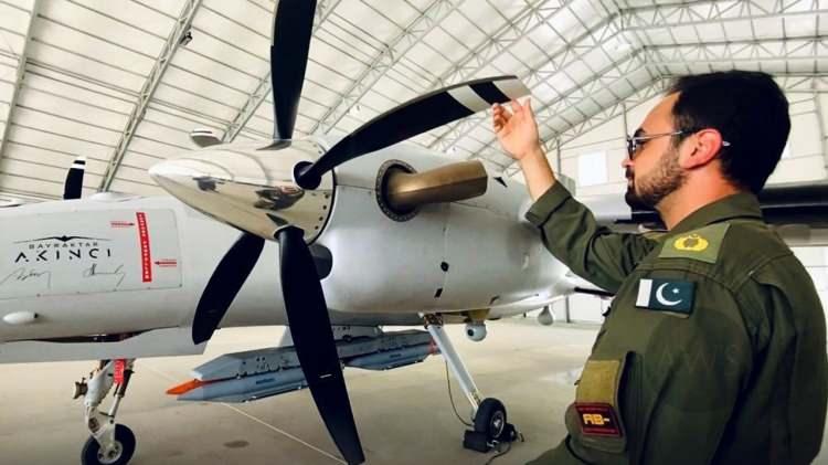 <p>Türkiye’den alınan SİHA’ların Ermenistan ile yaşanan savaşta etkinliğini kanıtladığını hatırlatan Deshmukh, "Bhaktya SİHA’larıyla birlikte ciddi bir tehdit haline gelmiş durumdalar. Bunlara karşı etkili bir savunma geliştirmeliyiz" dedi.</p>