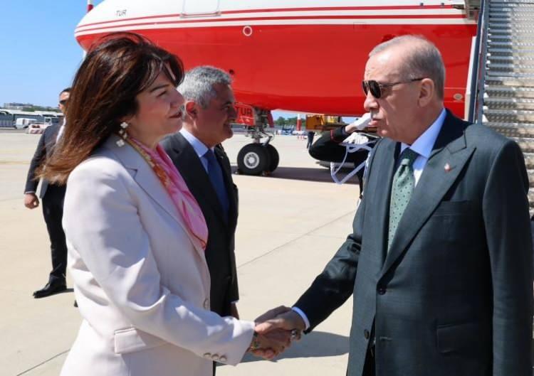 <p>Havalimanı'nda, Türkiye'nin Roma Büyükelçisi Elif Çomoğlu Ülgen ve beraberindeki elçilik heyeti karşıladı.</p>