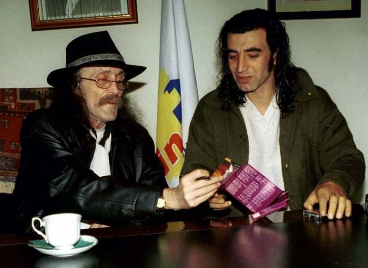 <p><span style="color:rgb(178, 34, 34)"><em>Hoş kal, hoş yaşa ve beni, sana rağmen, unut! Ya da unutma… </em></span></p>

<p> </p>
