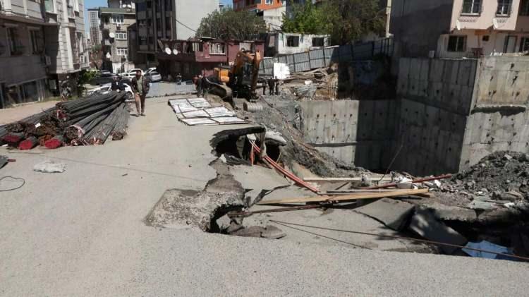 <p>Toprak suyu tutamayınca inşaatın temelinde çökme meydana geldi. </p>