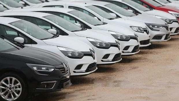 <p>İkinci el otomobil pazarında alım - satımlarda araç değerinin korunması büyük önem taşırken, iSeeCars'ın en çok değer kaybeden araçlar listesindeki bazı modeller şaşırttı.</p>