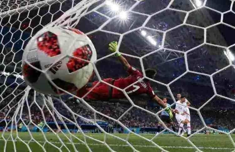 <p>Immobile'nin haftalar sonra Hatayspor maçında 3 golle yıldızlaştığı haftada zirvede yer alan Osimhen de kendi rekorunu egale etti.<br />
</p>
<p><span style="color:inherit">İşte zirvede son durum..</span></p>
<p> </p>