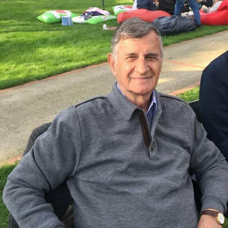 <p>Kıbrıs Barış Harekatı'nda karaya çıkan ilk askeri birlik olan Amfibi Deniz Piyade Alayı'nın komutanı emekli gazi Deniz Piyade Güverte Kıdemli Albay İbrahim Neşet İkiz, 93 yaşında tedavi gördüğü hastanede hayatını kaybetti.</p>
<p> </p>