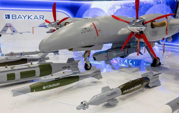 <p>Kochhar, Pakistan’ın halihazırda özel bir drone tugayı bulunduğunu belirterek, “Bu tugayda kullanılan tüm dronelar—Shahid-136 ve diğerleri dahil—Türkiye kaynaklı. Bayraktar TB2 ve AKINCI İHA, bu yapının omurgasını oluşturuyor,” dedi.</p>