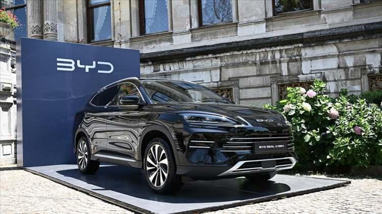 <p>Mercedes-Benz’i, yüzde 5,9’luk artışla Çinli BYD ve yüzde 5,5’lik zamla Toyota izledi. </p>