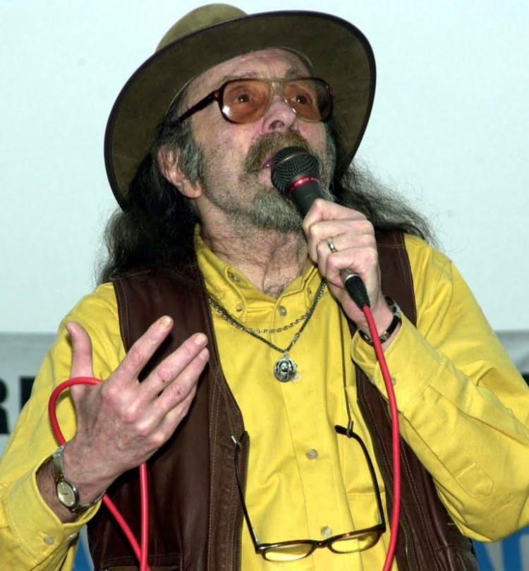 <p><strong>Anadolu</strong> rock müziğinin efsane ismi <strong>Cem Karaca</strong>'nın vefatının üzerinden<strong> 21 yıl </strong>geçmesine rağmen, sanatçının yaşamına dair bilinmeyen bir detay ilk kez ortaya çıktı. </p>