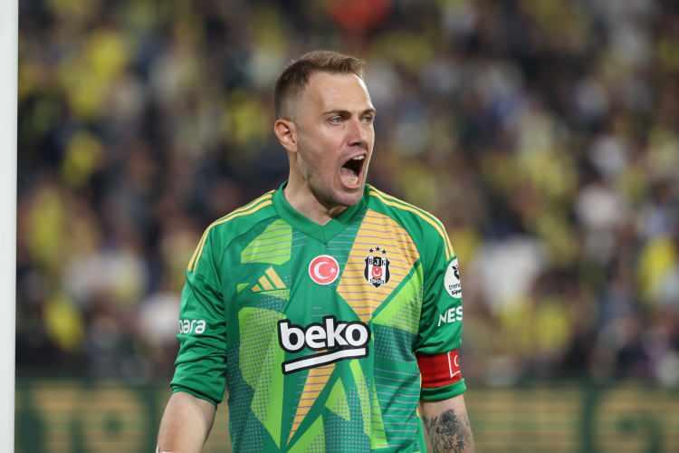 <p><strong>"Beşiktaş çok iyi savundu. Mert'e de ayrı parantez açayım. Mert soğukkanlı olduğu için bu maçlarda çok iyi. Maçı da hakikaten aldılar."</strong></p>