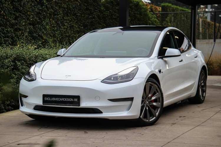 <p><span style="color:#B22222"><strong>8. TESLA MODEL 3 – YÜZDE 10,9 DÜŞTÜ</strong></span></p>
<p> </p>
<p><br />
26 bin 84 dolardan 3 bin 193 dolar düşerek değer kaybetti.</p>