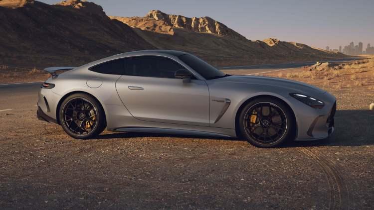 <p><span style="color:#B22222"><strong>7. MERCEDES-AMG GT – YÜZDE 11,1 DÜŞTÜ</strong></span></p>
<p> </p>
<p>78 bin 676 dolardan 9 bin 808 dolar düşerek azaldı.</p>