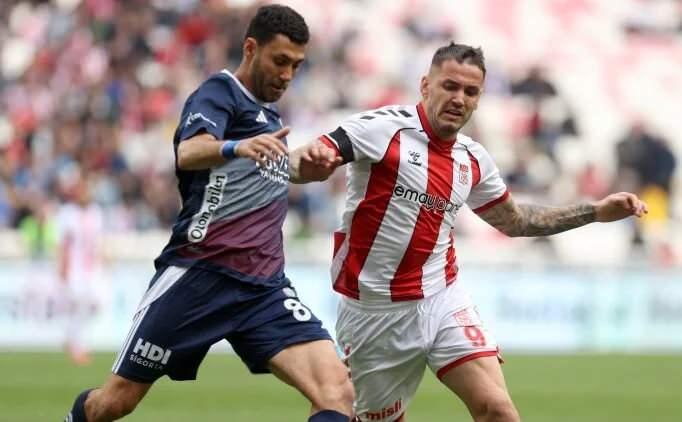 <p>Yapay zekanın tahminine göre Süper Lig'de Adana Demirspor ve Hatayspor'un ardından küme düşmesi beklenen son iki takım Bodrum FK ve Sivasspor oldu.</p>