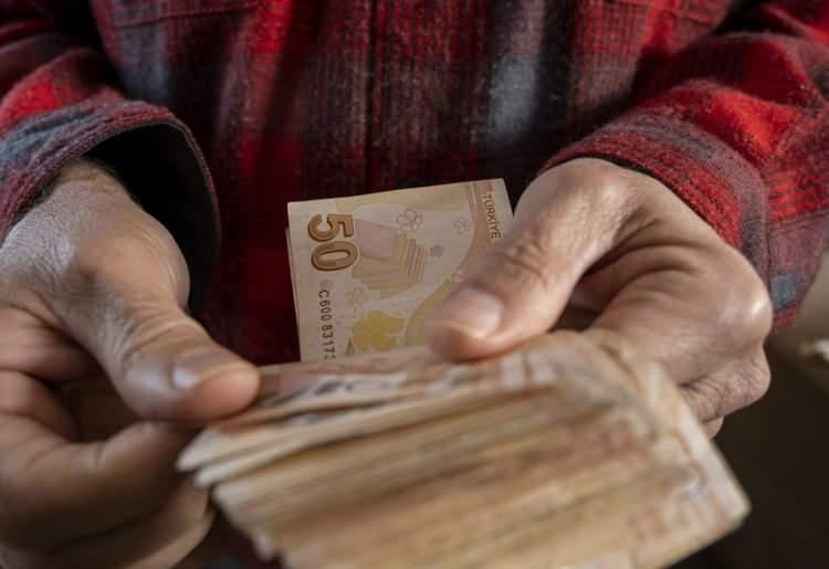 <p><strong>NİSAN 2025'TE YÜRÜRLÜĞE GİRİYOR</strong></p>
<p>Yeni uygulama, Nisan 2025 dönemine ait hizmetlerin bildirimiyle birlikte yürürlüğe girecek. SGK, sistemsel altyapıyı buna göre hazırlayarak işverenleri de sürece uyum sağlamaları için bilgilendirecek.</p>
<p> </p>