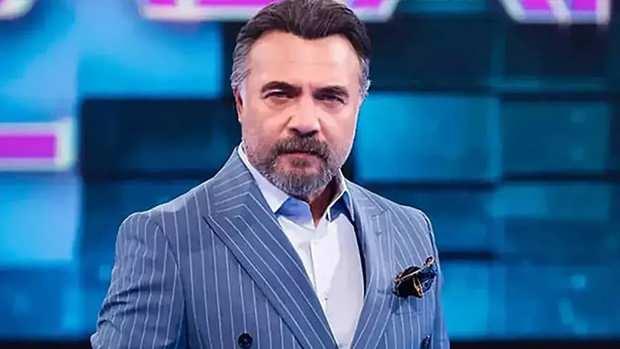 <p>Kim Milyoner Olmak İster yarışmasının sunuculuğunu Oktay Kaynarca'nın üstlendiği ‘Kim Milyoner Olmak İster yarışması uzun bir aradan sonra yeni bölümüyle ekrana geldi.</p>
<p></p>