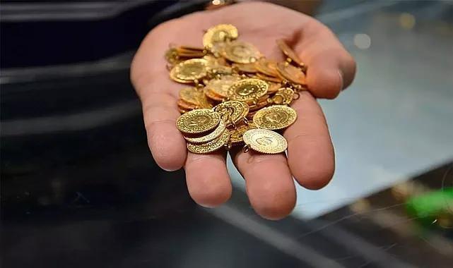 <p>Uzmanlar, altın fiyatlarının önümüzdeki dönemde de dalgalı bir seyir izleyebileceğini, ancak uzun vadede değer kazanmaya devam edebileceğini belirtiyor. </p>

<p> </p>
