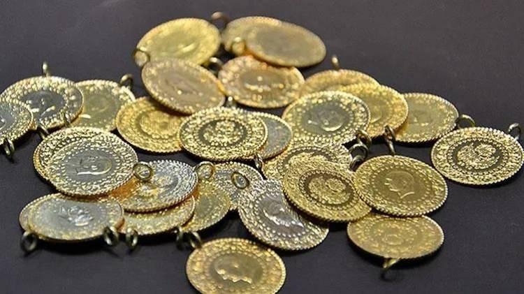 <p>22 Nisan tarihinde 3500 dolarla tüm zamanların en yüksek seviyesini gören ons altın, ABD ile Çin arasındaki diplomatik temasların gündeme gelmesi ve ticaret savaşlarında yumuşama beklentisiyle düşüşe geçmişti. Dün, yani Fed kararı öncesinde 3398 dolar seviyelerine çıkan ons altın, Fed Başkanı Jerome Powell'ın faizleri sabit tutma kararı ve yaptığı açıklamalar sonrası ani bir düşüşle 3364 dolara kadar geriledi.</p>