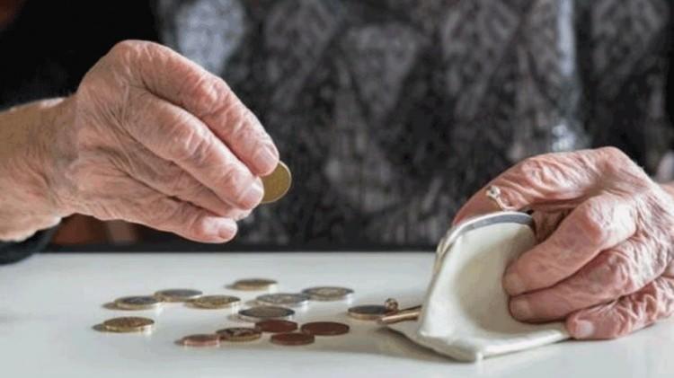 <p>Buna göre; ocakta yüzde 5.03, şubatta yüzde 2.27, martta yüzde 2.46 olan aylık enflasyon nisanda beklentilere paralel yüzde 3 olarak gerçekleşti. Böylece ilk 4 aylık kümülatif enflasyon yüzde 13.36 oldu. Emeklilerin zam hesabı tabi oldukları sigorta koluna göre değişiyor.</p>
<p> </p>