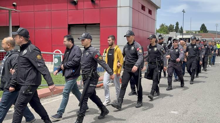 <p>Gaziantep Cumhuriyet Başsavcılığı, Emniyet Genel Müdürlüğü TEM Daire Başkanlığı ve İstihbarat Başkanlığı, Gaziantep İl Emniyet Müdürlüğü, Gaziantep Vergi Denetim Başkanlığı ve ilgili İl Emniyet Müdürlükleri TEM Şube Müdürlüklerince yapılan operasyonlar sonucunda örgüte eleman ve finans sağlayan aralarında iş adamlarının da olduğu 229 şüpheli yakalandı.</p>