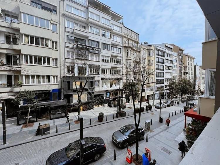 <p>Şişli Harbiye’de bu rakam 247 bin TL’ye ulaştı. Sarıyer’in Poligon Mahallesi ise 69 milyon 530 bin TL ortalama konut değeriyle listenin zirvesinde yer aldı.</p>