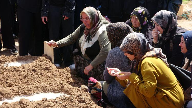 <p>Şüphelinin, katlettiği çocukların babası Uğur Şimşek'i de borç meselesi yüzünden öldürmüş olabileceği ihtimali de değerlendiriliyor. Olay, şüphelinin vereceği ifadeyle netlik kazanacak. </p>
