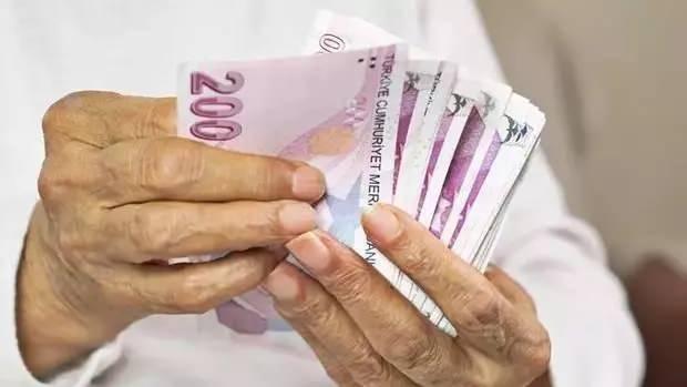 <p>Böylece SGK ve Bağ-Kur emeklilerinin şimdiden alacağı zam oranı yüzde 13.36 oldu.</p><p> </p><p> </p>