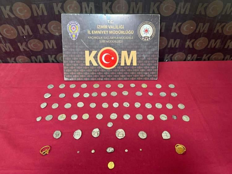 <p>İzmir Cumhuriyet Başsavcılığı koordinesindeki İl Emniyet Müdürlüğü Kaçakçılık Suçlarıyla Mücadele Şube Müdürlüğü ekipleri, tarihi eser kaçakçılarına yönelik 28, 29 Nisan ile 1 Mayıs tarihlerinde operasyon gerçekleştirdi. </p>
<p> </p>