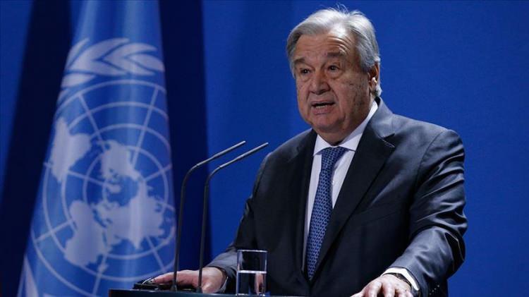 <p>BM Genel Sekreteri Antonio Guterres, Hindistan'ın Pakistan'a yönelik saldırısından derin endişe duyduğunu belirterek, azami itidal çağrısında bulundu. BM Sözcüsü Stephane Dujarric ise açıklamasında, "Dünya, Hindistan ve Pakistan arasında askeri bir çatışmayı kaldıramaz" ifadelerini kullandı.</p>