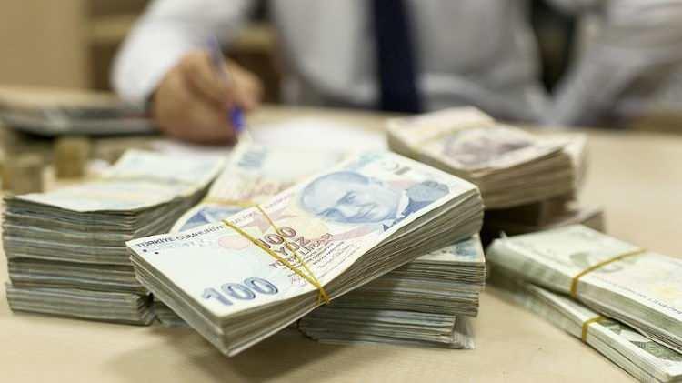 <p>VADELER 3-6 AY ARASINDA</p>
<p>Faizsiz kredilerde bankalar vadeyi kısa tutuyor ve 3-6 ay arasında vadelerde krediler sunuluyor.</p>