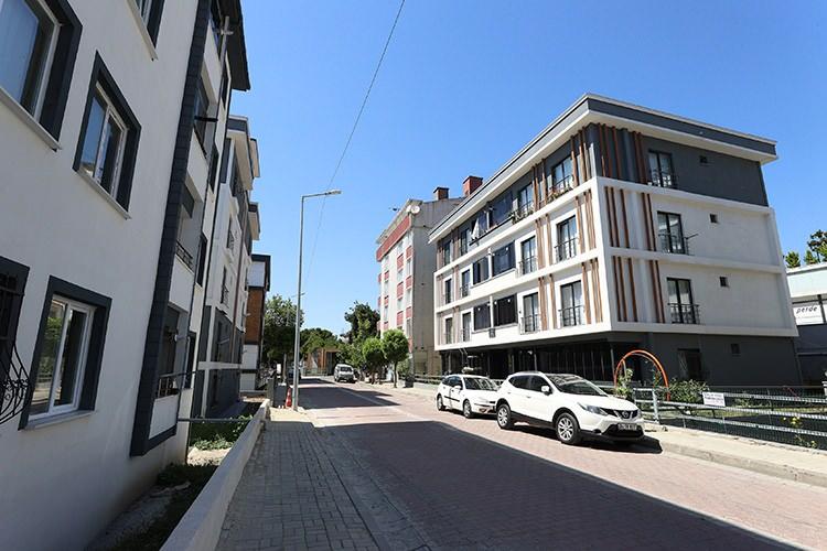 <p><strong>13- Tahliye desteğinden kiracılar da faydalanabilir mi?</strong></p>
<p> </p>
<p>Daire/iş yerinde oturan kiracıysa kiracıya, değilse ev sahibine ödenir.</p>