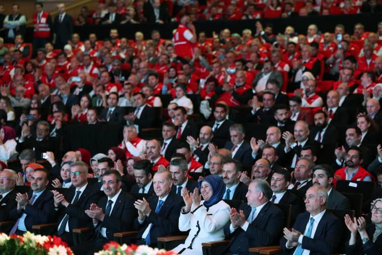 <p><span style="color:#000000">Cumhurbaşkanı Recep Tayyip Erdoğan ve üst düzey devlet yetkilileri ile Kızılay delegeleri ve gönüllülerinin katılımıyla Türk Kızılay’ının 105’inci Genel Kurulu, Ankara ATO Congresium'da düzenlendi.</span></p>