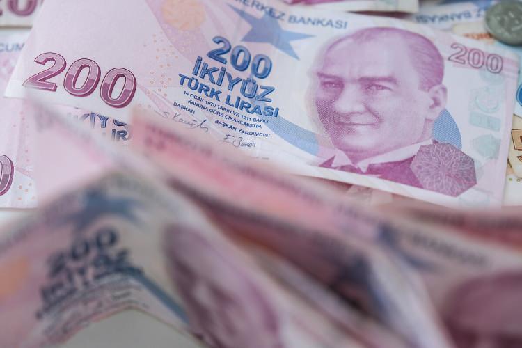 <p><strong>ARTIK BU MESLEKLER İÇİN GEÇERLİ OLMAYACAK</strong></p>
<p>Yeni düzenleme ile birlikte fiili hizmet süresi zammı bildirimi yapılamayacak meslekler arasında şu meslekler de yer aldı:</p>
<p>Belediye başkanı, bar çalışanı, balık toptancısı, uluslararası ticaret uzmanı, muhasebeci, mali işler sorumlusu ve spor kulübü yöneticileri.</p>