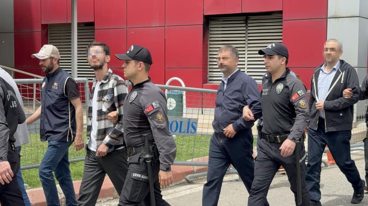 <p>Gaziantep merkezli 47 ilde bir yıl süren teknik ve fiziki takibin ardından silahlı terör örgütü FETÖ'nün güncel yapılanmasına yönelik eş zamanlı operasyon düzenlendi.</p>