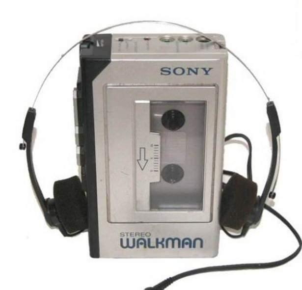 <p><span style="color:#B22222"><strong>WALKMAN</strong></span></p>
