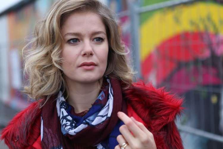 <p>Şimdilerde anne olmanın mutluluğunu yakalayan ünlü oyuncu sosyal medya hesabından yaptığı paylaşım takipçilerini uyardı.</p>