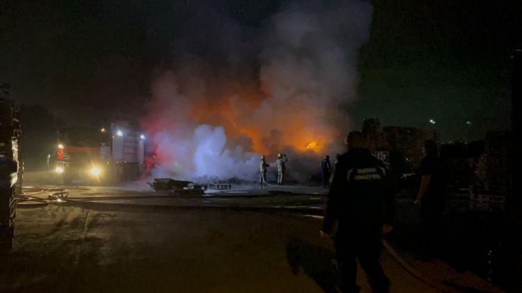 <p>Yangının &ccedil;ıkış sebebi araştırılıyor.</p>
